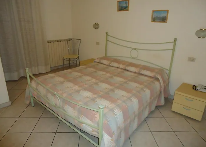 La Mimosa Отель 2*